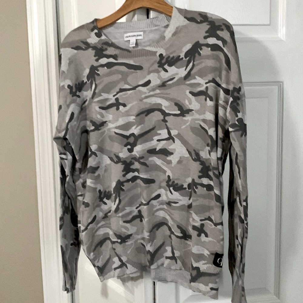 Calvin Klein XL light sweater camo!